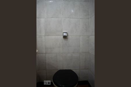 Casa para alugar com 288m², 6 quartos e 2 vagasBanheiro de Serviço