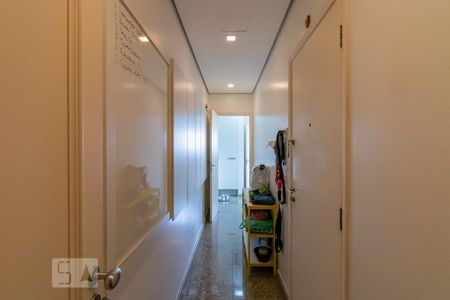 Apartamento à venda com 265m², 3 quartos e 5 vagasCorredor da Entrada de Serviço