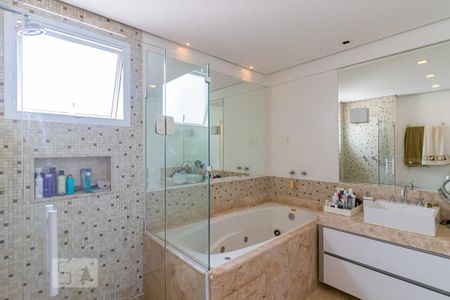 Apartamento à venda com 265m², 3 quartos e 5 vagasBanheiro da Suíte 2 