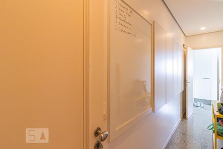 Apartamento à venda com 265m², 3 quartos e 5 vagasCorredor da Entrada de Serviço