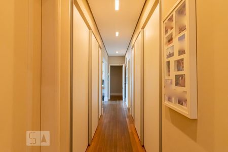 Apartamento à venda com 265m², 3 quartos e 5 vagasCorredor 