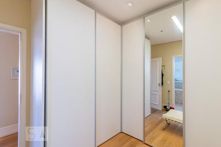 Apartamento à venda com 265m², 3 quartos e 5 vagasCloset da Suíte 2 
