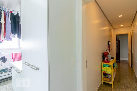 Apartamento à venda com 265m², 3 quartos e 5 vagasCorredor da Entrada de Serviço