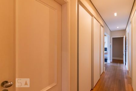 Apartamento à venda com 265m², 3 quartos e 5 vagasCorredor 