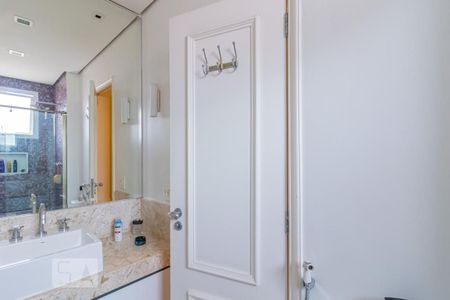 Apartamento à venda com 265m², 3 quartos e 5 vagasBanheiro da Suíte 1