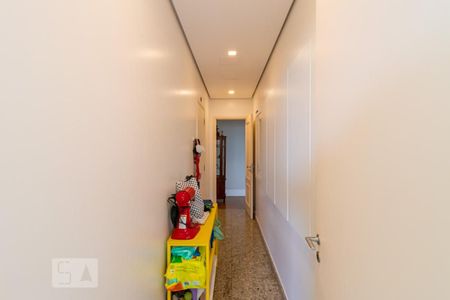 Apartamento à venda com 265m², 3 quartos e 5 vagasCorredor da Entrada de Serviço