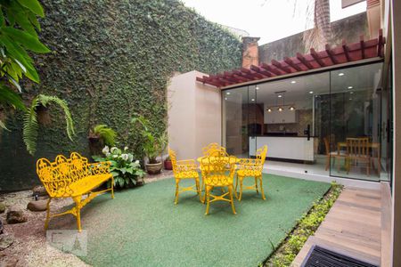 Casa à venda com 300m², 3 quartos e 4 vagasQuintal