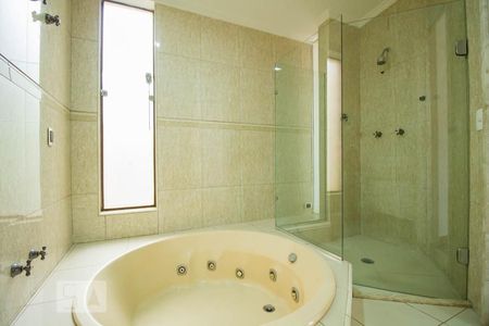 Casa à venda com 300m², 3 quartos e 4 vagasBanheiro da Suíte 1