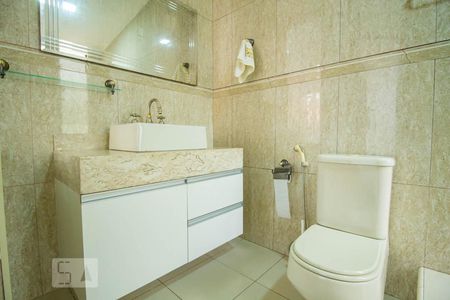 Casa à venda com 300m², 3 quartos e 4 vagasBanheiro da Suíte 1