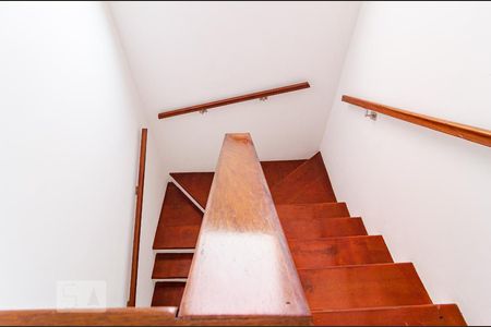 Casa à venda com 280m², 3 quartos e 2 vagasEscadas