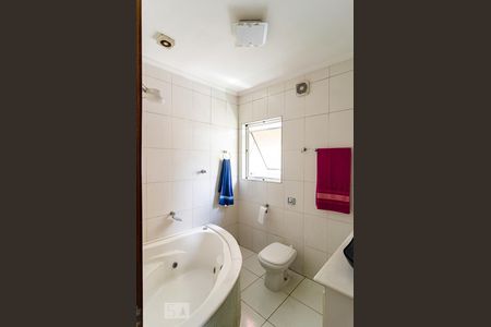 Casa à venda com 280m², 3 quartos e 2 vagasBanheiro da Suíte