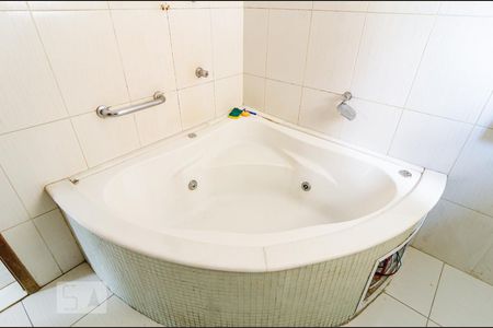 Casa à venda com 280m², 3 quartos e 2 vagasBanheiro da Suíte