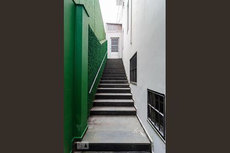 Casa à venda com 280m², 3 quartos e 2 vagasEscadas