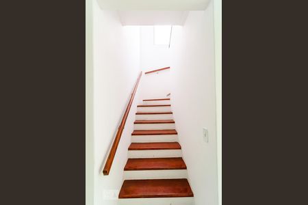 Casa à venda com 280m², 3 quartos e 2 vagasEscadas