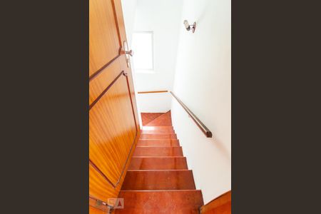 Casa à venda com 280m², 3 quartos e 2 vagasEscadas