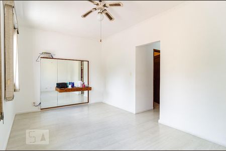 Casa à venda com 280m², 3 quartos e 2 vagasSuíte