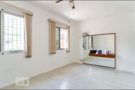 Casa à venda com 280m², 3 quartos e 2 vagasSuíte
