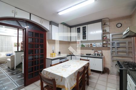 Casa à venda com 182m², 3 quartos e 2 vagasCozinha