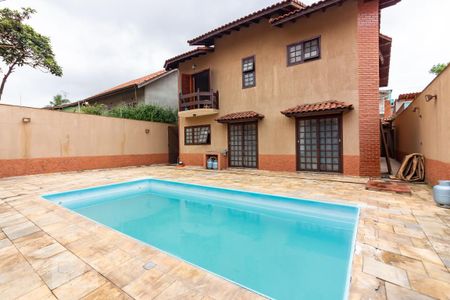 Casa à venda com 400m², 4 quartos e 6 vagas Casa à venda com 400m², 4 quartos e 6 vagasPiscina