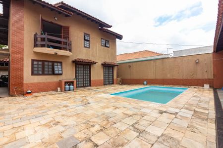Casa à venda com 400m², 4 quartos e 6 vagas Casa à venda com 400m², 4 quartos e 6 vagasPiscina