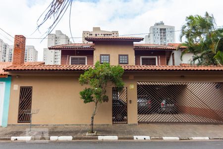 Casa à venda com 400m², 4 quartos e 6 vagas Casa à venda com 400m², 4 quartos e 6 vagasFachada
