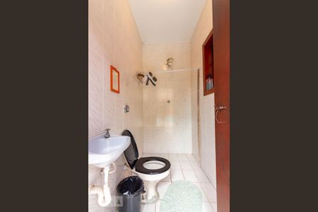 Casa à venda com 400m², 4 quartos e 6 vagas Casa à venda com 400m², 4 quartos e 6 vagasBanheiro de Serviço