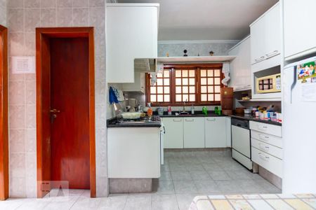 Casa à venda com 400m², 4 quartos e 6 vagas Casa à venda com 400m², 4 quartos e 6 vagasCozinha