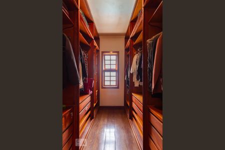 Casa à venda com 400m², 4 quartos e 6 vagas Casa à venda com 400m², 4 quartos e 6 vagasCloset