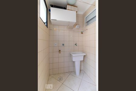 Casa à venda com 73m², 2 quartos e 1 vagaÁrea de serviço