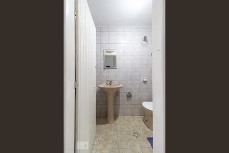 Casa à venda com 240m², 6 quartos e 1 vaga Casa à venda com 240m², 6 quartos e 1 vagaBanheiro 2