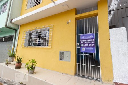 Casa à venda com 240m², 6 quartos e 1 vaga Casa à venda com 240m², 6 quartos e 1 vagaFachada