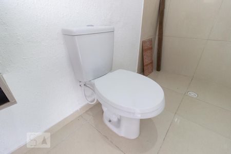 Casa à venda com 240m², 6 quartos e 1 vaga Casa à venda com 240m², 6 quartos e 1 vagaBanheiro área de serviço 2