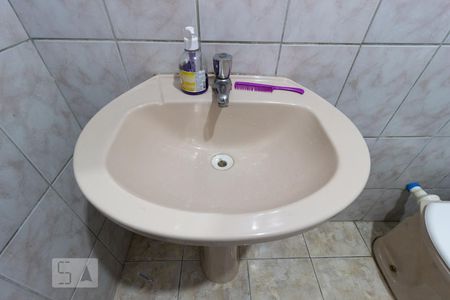 Casa à venda com 240m², 6 quartos e 1 vaga Casa à venda com 240m², 6 quartos e 1 vagaBanheiro 2