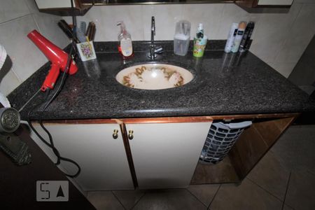 Casa à venda com 254m², 3 quartos e 2 vagasBanheiro social