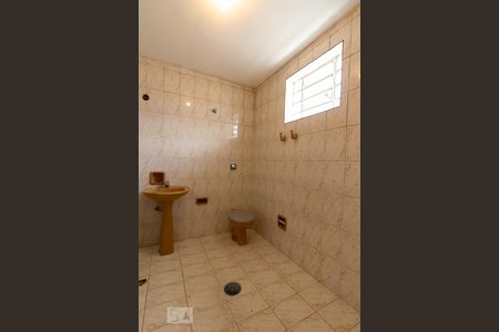 Casa para alugar com 160m², 2 quartos e 2 vagasBanheiro