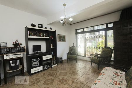 SALA de casa para alugar com 3 quartos, 121m² em Santa Maria Goretti, Porto Alegre