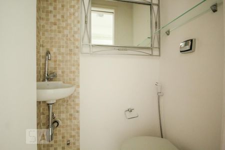 Lavabo de apartamento para alugar com 2 quartos, 66m² em Copacabana, Rio de Janeiro