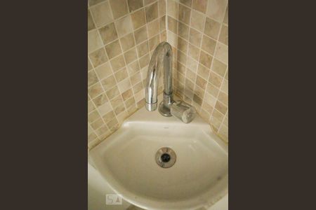 Lavabo de apartamento para alugar com 2 quartos, 66m² em Copacabana, Rio de Janeiro