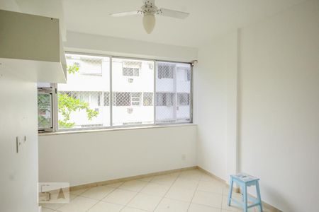 Sala de apartamento para alugar com 2 quartos, 66m² em Copacabana, Rio de Janeiro