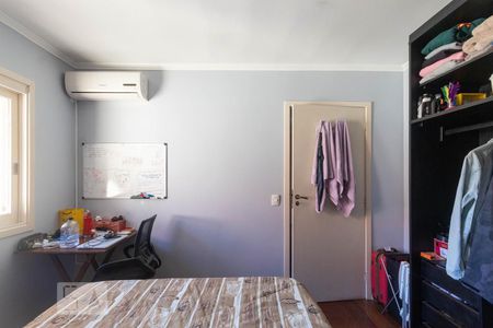 Casa à venda com 430m², 8 quartos e 5 vagas Casa à venda com 430m², 8 quartos e 5 vagasQuarto 3