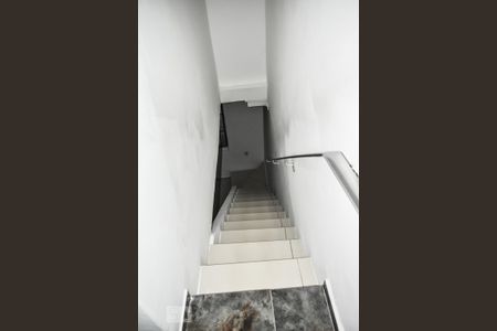 Casa para alugar com 120m², 3 quartos e 2 vagas Casa para alugar com 120m², 3 quartos e 2 vagasEscada