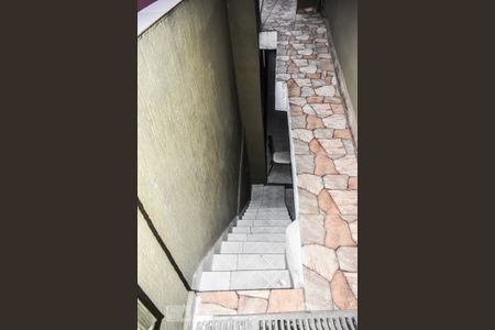 Casa para alugar com 120m², 3 quartos e 2 vagas Casa para alugar com 120m², 3 quartos e 2 vagasEscada