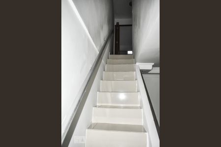 Casa para alugar com 120m², 3 quartos e 2 vagas Casa para alugar com 120m², 3 quartos e 2 vagasEscada