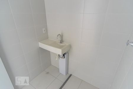 Banheiro de kitnet/studio para alugar com 1 quarto, 27m² em Jardim Brasília (zona Norte), São Paulo
