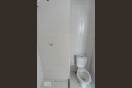 Banheiro de kitnet/studio para alugar com 1 quarto, 27m² em Jardim Brasília (zona Norte), São Paulo
