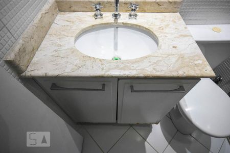 Apartamento para alugar com 50m², 1 quarto e 1 vaga Apartamento para alugar com 50m², 1 quarto e 1 vagaPia do banheiro da suíte