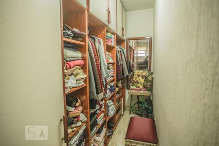 Casa à venda com 120m², 3 quartos e 2 vagasCloset