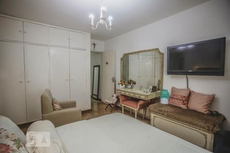 Casa à venda com 120m², 3 quartos e 2 vagasSuíte - Armários