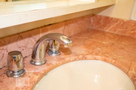 Apartamento à venda com 298m², 3 quartos e 2 vagasBanheiro da Suíte 1