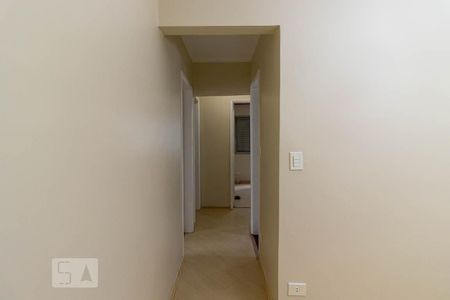 Corredor para quartos de apartamento à venda com 3 quartos, 93m² em Itaim Bibi, São Paulo